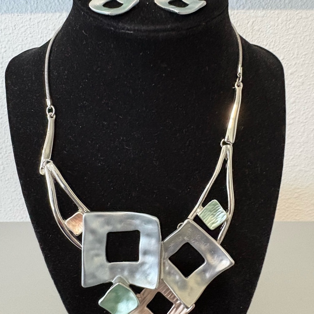 Silver and Green Geometric Necklace Set